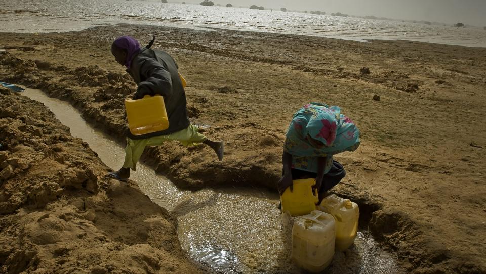 El reto de proporcionar agua potable en un nuevo campo de refugiados