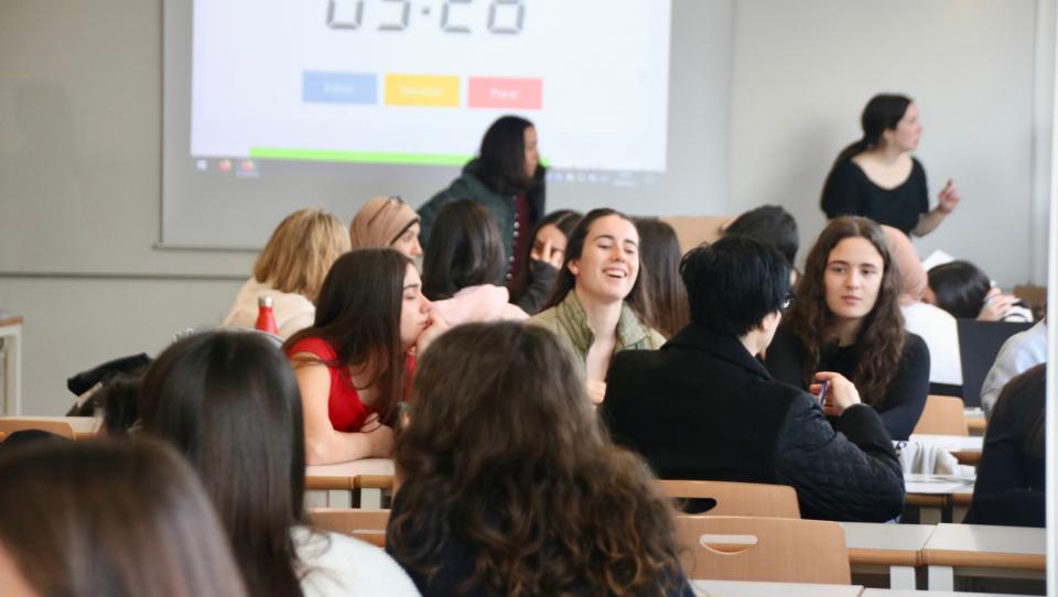 Aprender a enseñar sobre el desplazamiento forzado: personas refugiadas y futuro profesorado comparten experiencias en la UPV-EHU