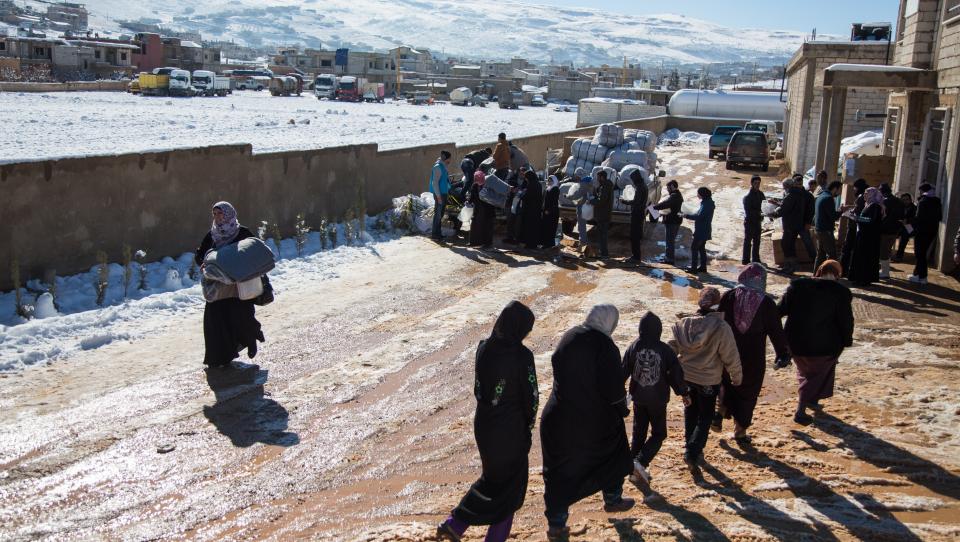 Miles de sirios hacen frente a un duro invierno en su huida hacia Líbano