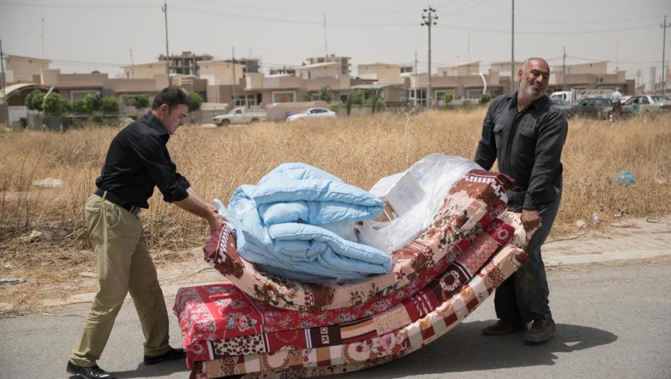 Los refugiados sirios en Irak reciben colchones y ropa de cama donados por la Fundación IKEA