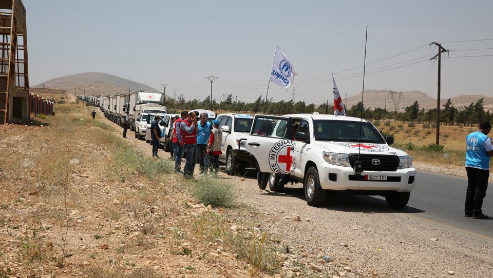 1 año sin ayuda: un convoy llega a Jayrud, la ciudad sitiada