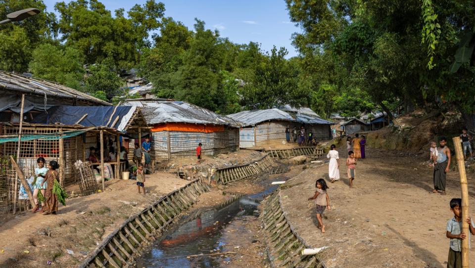 La violencia en Myanmar obliga a 150.000 refugiados rohingyas a huir 