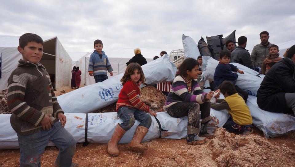 ACNUR: “Los ataques aéreos sobre los campos muestran un escandaloso menosprecio de los derechos de los civiles en Siria”