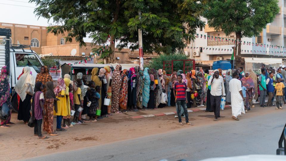 Brutal violencia en El Fasher: miles de personas huyen en Sudán