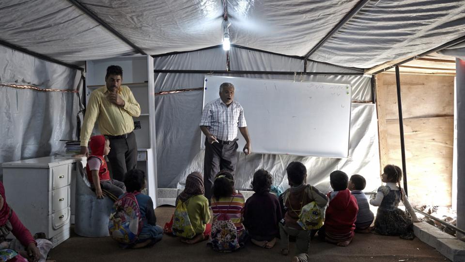 Refugiados sirios crean su propia escuela en Jordania