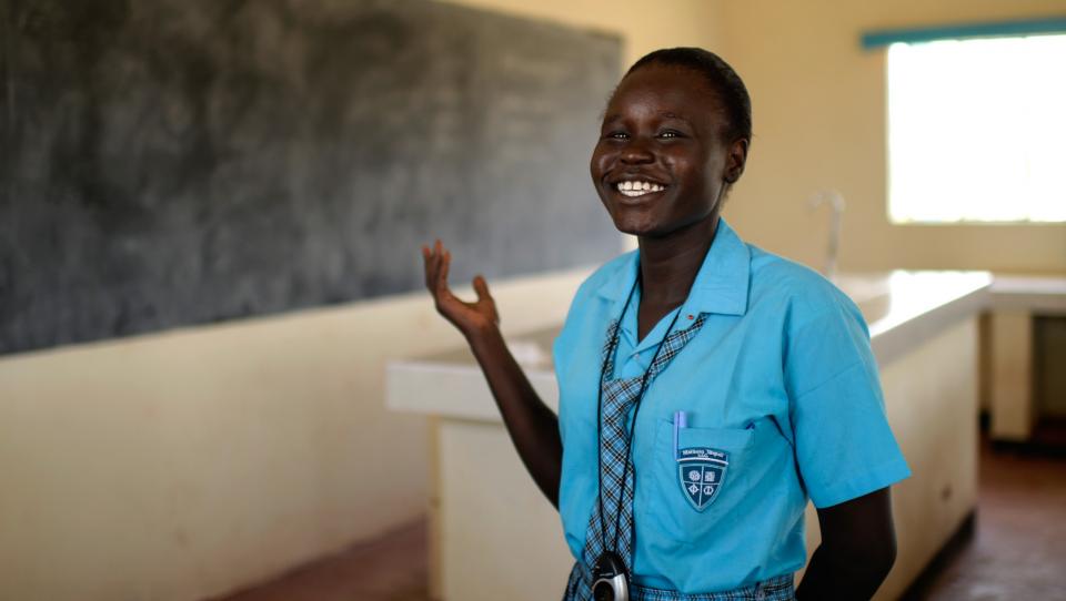 La educación: el futuro de una joven refugiada sursudanesa