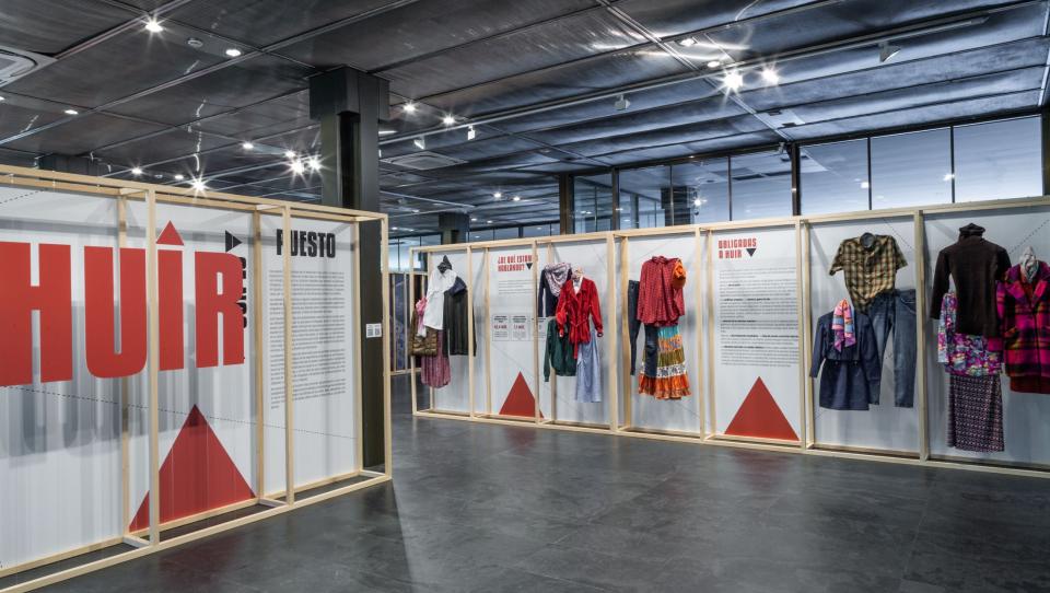 “Huir con lo Puesto”: la exposición que narra la realidad de las personas refugiadas