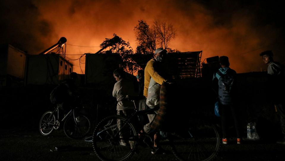 Un incendio destruye el centro de recepción de solicitantes de asilo en Moria