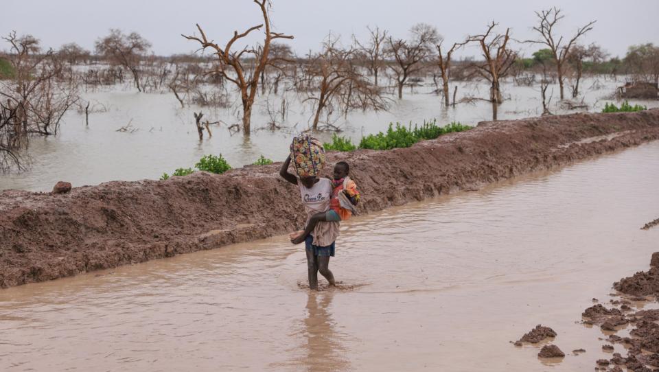 Las inundaciones en Sudán del Sur desplazan a más de 100.000 personas