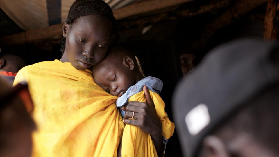 Una joven refugiada en Sudán del Sur se ve de nuevo forzada a huir, sin su familia