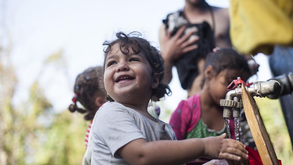 ACNUR ofrece agua, saneamiento y atención sanitaria a los refugiados en Europa
