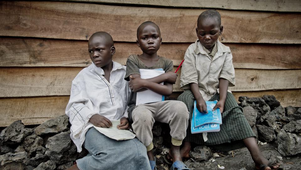Reencuentro de un niño de 10 años y su familia en Congo
