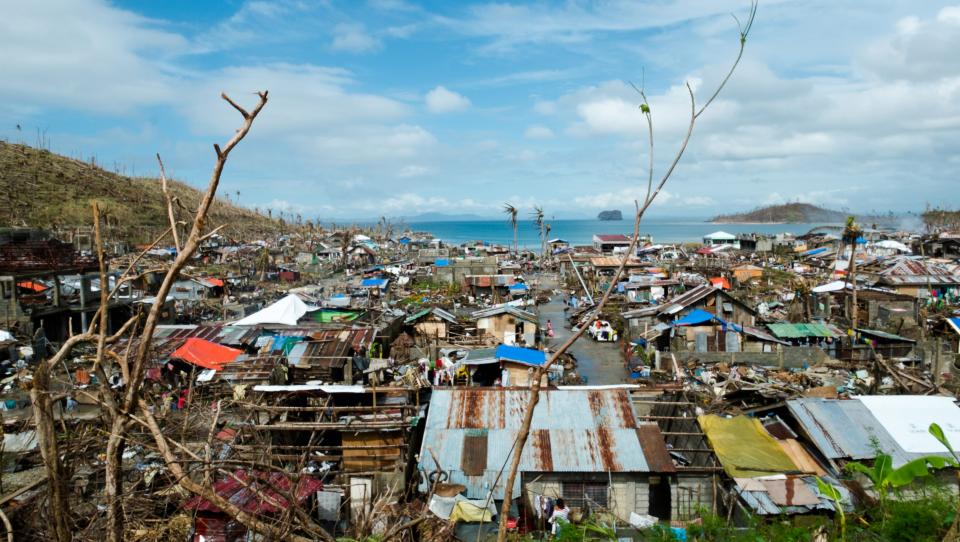 Tifón Haiyan: ACNUR entrega ayuda de emergencia en Tacloban