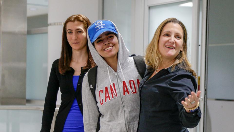 La chica que huyó de Arabia Saudí llega a Canadá