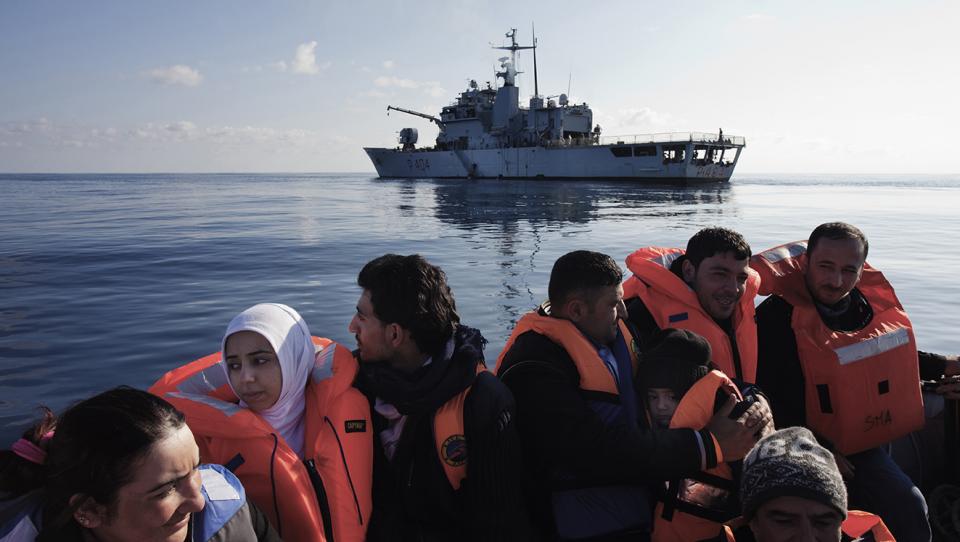Una media de más de 2.000 personas cruzan el Mediterráneo cada día