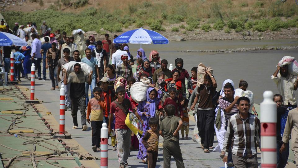 Refugiados iraquíes huyen del ISIS a Jordania y Turquía