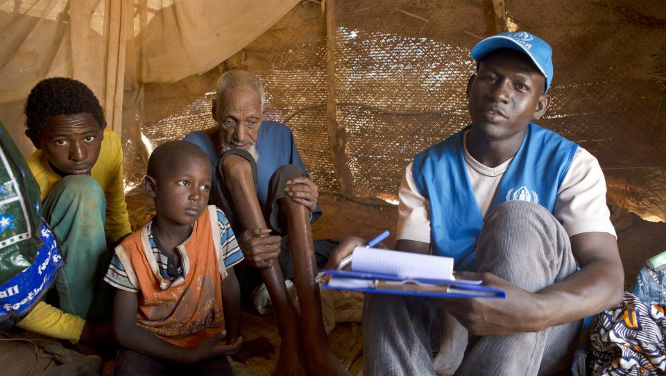 Un tuareg deja un buen trabajo para ayudar a los refugiados malienses