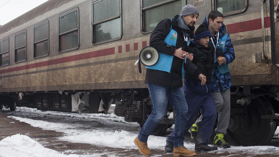 ACNUR asiste a los refugiados que afrontan el invierno en su ruta por Europa