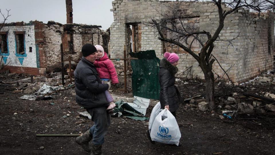 Ucrania: desplazados ayudan a otros desplazados