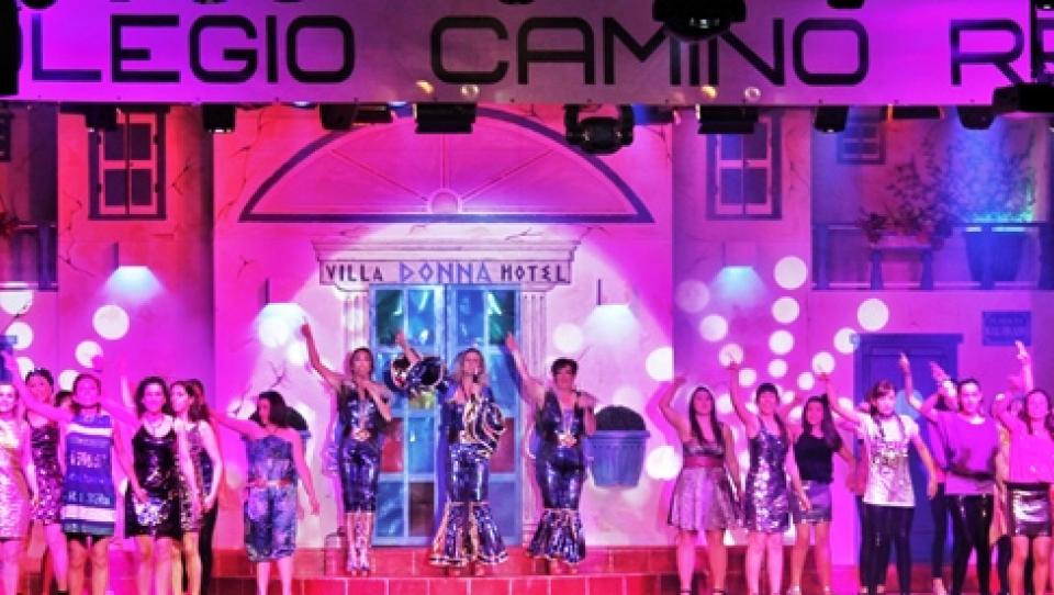 Gala Benéfica Mamma Mía en el Colegio Camino Real