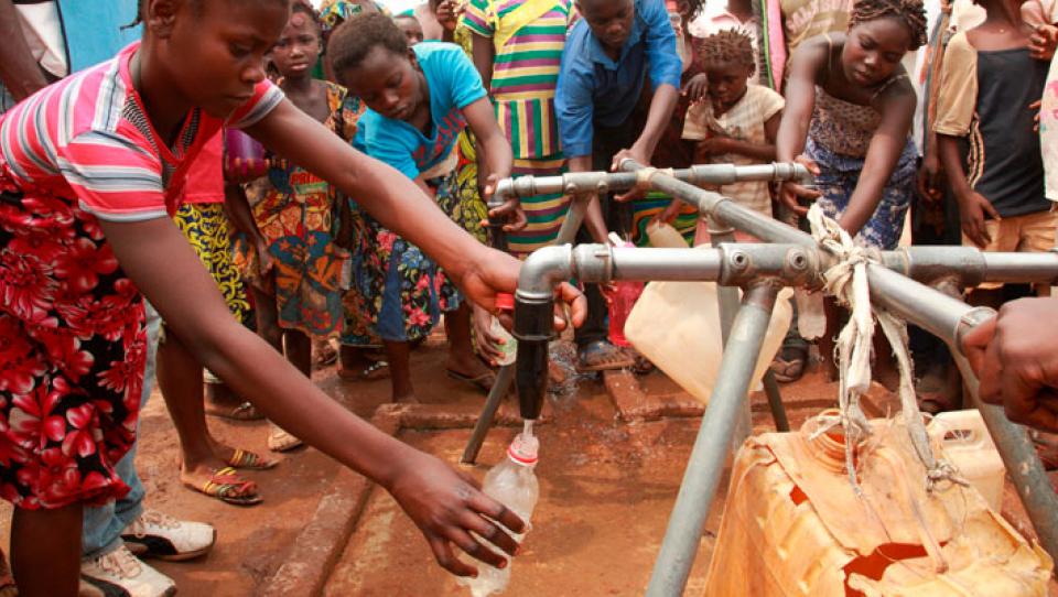 ¿Cómo potabilizar el agua en los campos de refugiados?