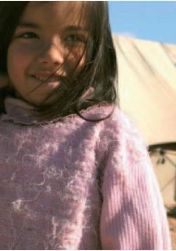 niña en campo de refugiados