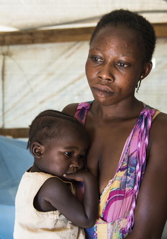 Una madre y su hija, refugiadas de la República Centroafricana. Foto: ACNUR