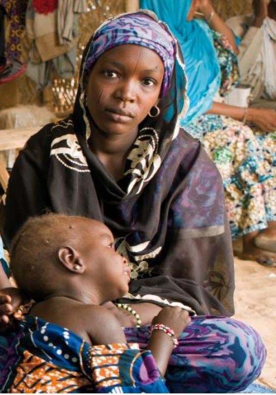 mujer nigeriana con su hijo